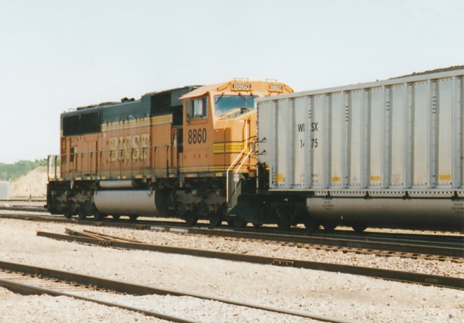 BNSF 8860 DPU